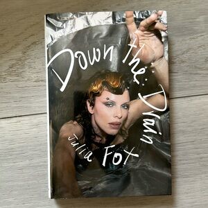 Biography & Autobiography by Julia Fox